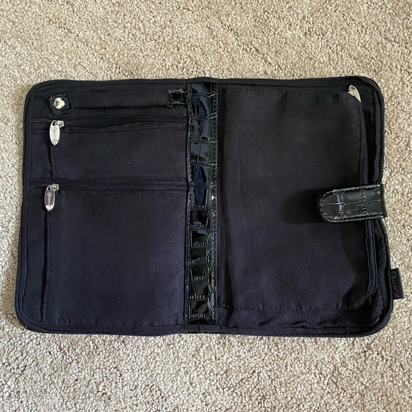 Black shiny pleather crocodile pattern jewelry bag - Picture 2 of 4